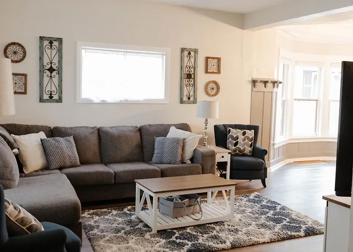 Central Tacoma Triplex